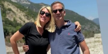 Η Σία Κοσιώνη και ο Κώστας Μπακογιάννης έκλεισαν οκτώ χρόνια γάμου με μία τρυφερή φωτογραφία: «Από το 8 ως το άπειρο»
