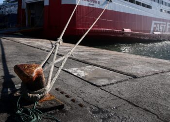 Ταλαιπωρία για τους επιβάτες στα λιμάνια: Δεμένα τα πλοία σε Ραφήνα και Λαύριο - Καθυστερήσεις δρομολογίων στον Πειραιά - ertnews.gr