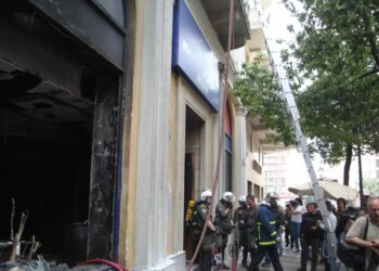 Marfin: Συνελήφθη στη Βρετανία η 46χρονη που κατηγορείται για τον εμπρησμό