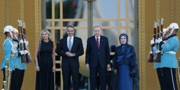 Στην Άγκυρα ο Κυριάκος Μητσοτάκης – Το στίγμα των ελληνικών θέσεων στη Σύνοδο του ΝΑΤΟ