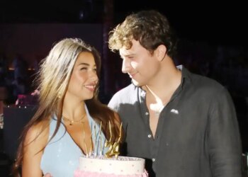Γιάννης Ξανθόπουλος: Η κοινή εμφάνιση με τη σύντροφό του, Ραφαέλα Μητροπούλου, στα γενέθλιά της