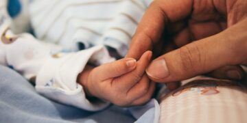 Έκτακτη ενίσχυση 150 ευρώ ανά παιδί: Ποιοι θα πληρωθούν έως τις 31 Αυγούστου