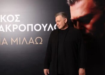 Νίκος Μακρόπουλος: Η απονομή για το πλατινένιο «Σε σένα μιλάω»