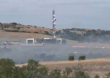Φωτιά κοντά σε σπίτια στο Ωραιόκαστρο Θεσσαλονίκης – Μήνυμα 112 για απομάκρυνση των κατοίκων από την περιοχή Ανθούπολη