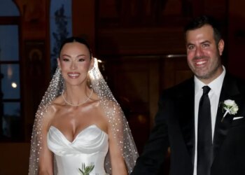 Ο πρώτος χορός της Δώρας Παντέλη και του Τζον Μεραμβελιωτάκη και το εντυπωσιακό λευκό φόρεμα της δημοσιογράφου