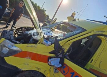 Πώς έγινε το τροχαίο με το ασθενοφόρο στα Χανιά: Διασώστης έδινε μάχη για τη ζωή του 53χρονου – Βίντεο από τη στιγμή της πρόσκρουσης