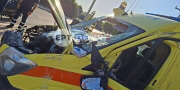 Πώς έγινε το τροχαίο με το ασθενοφόρο στα Χανιά: Διασώστης έδινε μάχη για τη ζωή του 53χρονου – Βίντεο από τη στιγμή της πρόσκρουσης