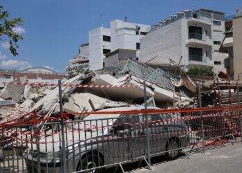 Πετράλωνα: Αναφορές ότι αγνοήθηκαν σημάδια που μαρτυρούσαν την κατάρρευση - ertnews.gr