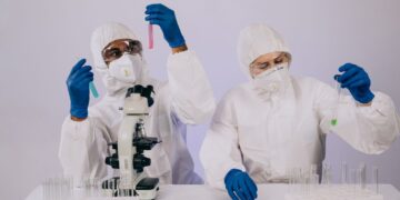 Εξακολουθούν οι άνθρωποι να εμπιστεύονται τους επιστήμονες;