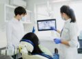 Από τα σφραγίσματα στα νέα δόντια: Η επανάσταση που υπόσχεται η αναγεννητική οδοντιατρική