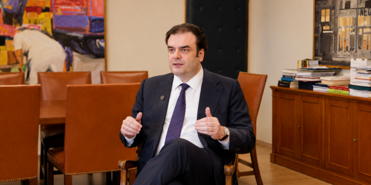 Πιερρακάκης στο Politico: Να αξιοποιήσει η ΕΕ έσοδα από τις δημοπρασίες συχνοτήτων προς χρηματοδότηση στρατηγικών ευρωπαϊκών επενδύσεων