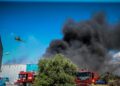 Καλοχώρι: Βελτιωμένη η εικόνα της πυρκαγιάς – Συνεχίζεται η κατάσβεση μέσα στο εργοστάσιο