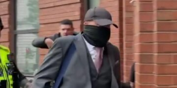 Γραφείο τελετών βγαλμένο από ταινία θρίλερ στη Βρετανία – Άταφα πτώματα, στάχτες ανθρώπων και υπεξαίρεση δωρεών σε φιλανθρωπίες