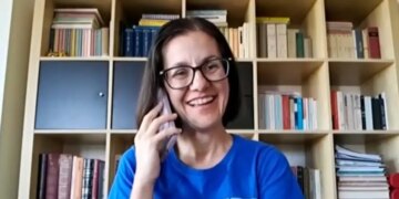 «Οδύσσεια»: Η Ελληνίδα, Ρόζα Φραγκοράπτη πλαισίωσε την ταινία του Κρίστοφερ Νόλαν με τη λύρα της