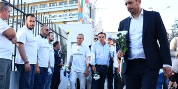 Θεσσαλονίκη: Μήνυμα κατά της τρομοκρατίας «Δεν σας φοβόμαστε» στη συγκέντρωση διαμαρτυρίας στελεχών και μελών της ΝΔ έξω από Ιπποκράτειο