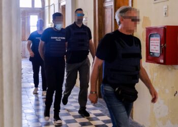Δολοφονία στη Σύρο: Απολογείται το ζευγάρι, επιμένει ότι βρισκόταν σε άμυνα - Νέα αυτοψία και αναπαράσταση ζήτησε η ανακρίτρια - ertnews.gr
