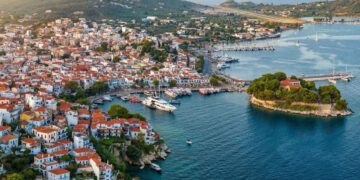 Σκιάθος: Άνοδος 10,3% στο αεροδρόμιο – «Χρειαζόμαστε τουρισμό μεγαλύτερης αξίας» λένε οι ξενοδόχοι