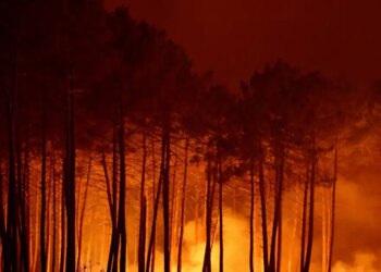 Κόλαση φωτιάς σε Γαλλία και Ισπανία: Πάνω από 500.000 άνθρωποι εγκατέλειψαν τα σπίτια τους - Σκληρή μάχη για να μην καεί το Μπορντό