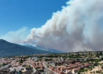 Εκτός ελέγχου οι φωτιές σε Γαλλία και Ισπανία: Χιλιάδες έχουν εγκαταλείψει τα σπίτια τους, απόκοσμες εικόνες