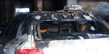 «Μας φώναζαν από τις απέναντι πολυκατοικίες ξυπνήστε, καίγεστε» – Τι λένε στο ΕΡΤnews ένοικοι – θύματα των εμπρηστικών επιθέσεων