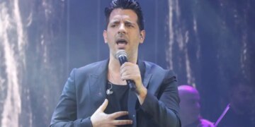 O Θοδωρής Φέρρης θα δώσει συναυλία με τραγούδια του Μίκη Θεοδωράκη