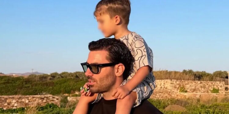 Ιωάννα Τούνη: Η αγαπησιάρικη πόζα του συντρόφου της με τον γιο της και τα πειράγματα του ζευγαριού