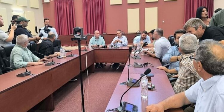 Συνάντηση Τσίπρα με κτηνοτρόφους της Λέσβου: «Ευθύνη όλων μας είναι να διατηρήσουμε ζωντανή την αγροτική παραγωγή»