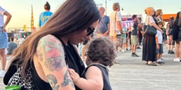 Ευρυδίκη Βαλαβάνη: Πήγε με τον ενός έτους γιο της για πρώτη φορά σε συναυλία