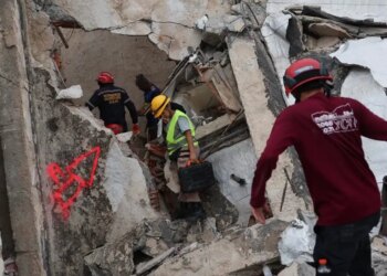 Βενεζουέλα: Στους 2.595 οι νεκροί από τον φονικό σεισμό - «Σβήνουν» οι ελπίδες για τυχόν επιζώντες, χιλιάδες εθελοντές σκάβουν στα χαλάσματα