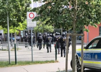 Γερμανία: Ενδοοικογενειακή διαμάχη ερευνά η αστυνομία ως πιθανό κίνητρο του δράστη της επίθεσης σε σχολείο