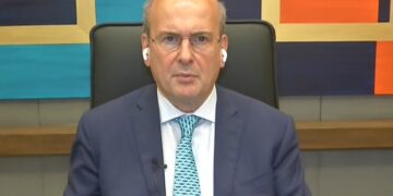 Χατζηδάκης στο ΕΡΤnews για τα καύσιμα: Τα δύο διυλιστήρια δεσμεύτηκαν να δώσουν συνολικά 40 εκατ. ευρώ για να μειωθούν οι τιμές