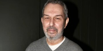 Χρήστος Χατζηπαναγιώτης: «Δεν έχω ζηλέψει κάποιο ρόλο, είμαι χορτασμένος»