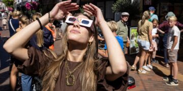 «Το γεγονός του αιώνα»: Η Ευρώπη μετρά αντίστροφα για την ολική έκλειψη Ηλίου