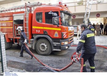 Ελληνικό: Φωτιά σε υπόγειο γκαράζ πολυκατοικίας, απομακρύνθηκαν οι ένοικοι - ertnews.gr
