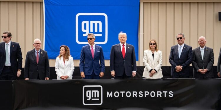 Ο Ντόναλντ Τραμπ παρήγγειλε 250 Cadillac Escalade για την ασφάλειά του
