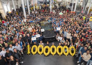 Η παραγωγή της Tesla έφτασε τα 10.000.000 ηλεκτρικά οχήματα (+video)