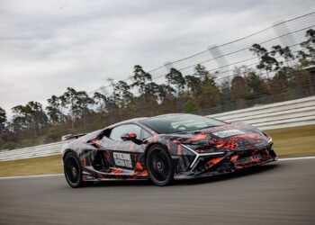 Με ρεκόρ από τα… πιτς η νέα Lamborghini Revuelto SV (+video)