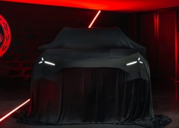 Η Mercedes-AMG μάς προετοιμάζει για κάτι πολύ δυνατό!