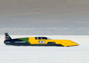 Η JCB έσπασε ρεκόρ ταχύτητας στη Bonneville με το Hydromax