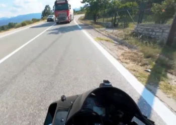Απίστευτο video: Τον έσωσε η ψυχραιμία του!