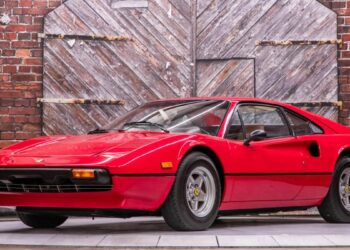 Γιατί η Ferrari επέλεξε το fiberglass στην υπερσπάνια 308 GTB
