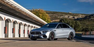 Γιατί η Mercedes-AMG δεν βάζει τον καινούριο V8 στην C63;