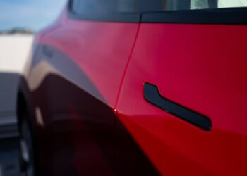 Tesla: Στο μικροσκόπιο της Ευρώπης οι… πόρτες της