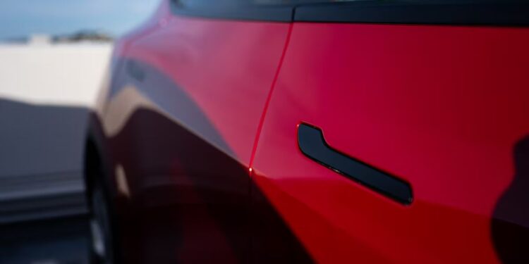 Tesla: Στο μικροσκόπιο της Ευρώπης οι… πόρτες της