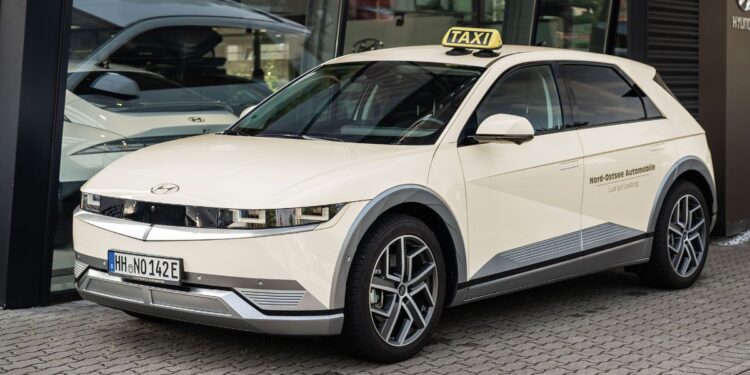Με πόσα λεφτά μετατρέπεις το Hyundai Ioniq 5 σε ταξί;