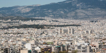 Βραχυχρόνιες μισθώσεις: Η Ελλάδα «σπάει» το φράγμα των 200 ευρώ και ξεπερνά την Ευρώπη