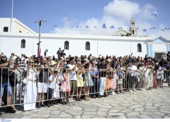 Τήνος: Χιλιάδες προσκυνητές στο νησί της Παναγίας - ertnews.gr
