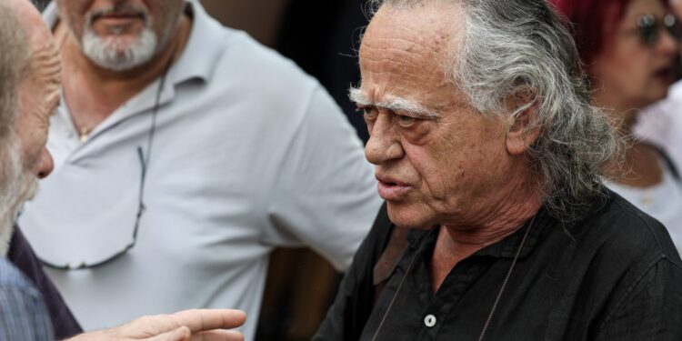 Μενδώνη για Νίκο Καλογερόπουλο: Υπηρέτησε την τέχνη «με αφοσίωση, ήθος και ανιδιοτέλεια»