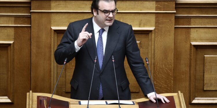 Τριπλό σχέδιο για την οικονομία προαναγγέλλει ο Πιερρακάκης: Ελαφρύνσεις, πρώτη κατοικία και νέες επενδύσεις