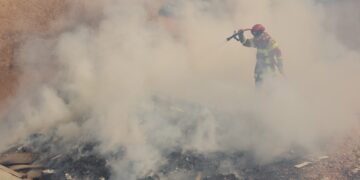 Οριοθετήθηκε η φωτιά στον Κουβαρά: Σε επιφυλακή οι δυνάμεις για αναζωπυρώσεις λόγω των ισχυρών ανέμων - ertnews.gr
